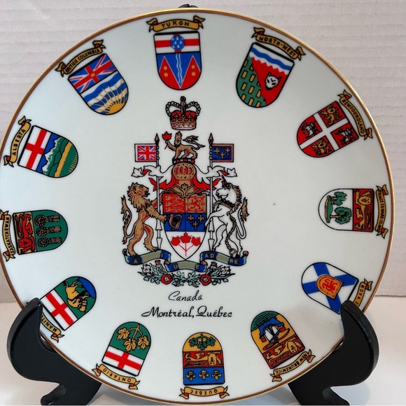 Coat of Arms Canada Souvenir Plate with Provinces & Territories Emblems - Picture 5 of 10